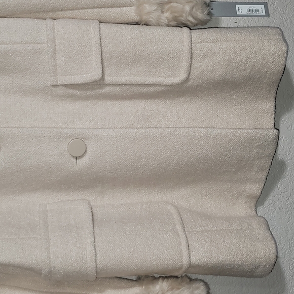 NEW! Apt. 9 Cream w/Faux Fur Wrists & Collar Jacket Sz. S - Picture 4 of 15